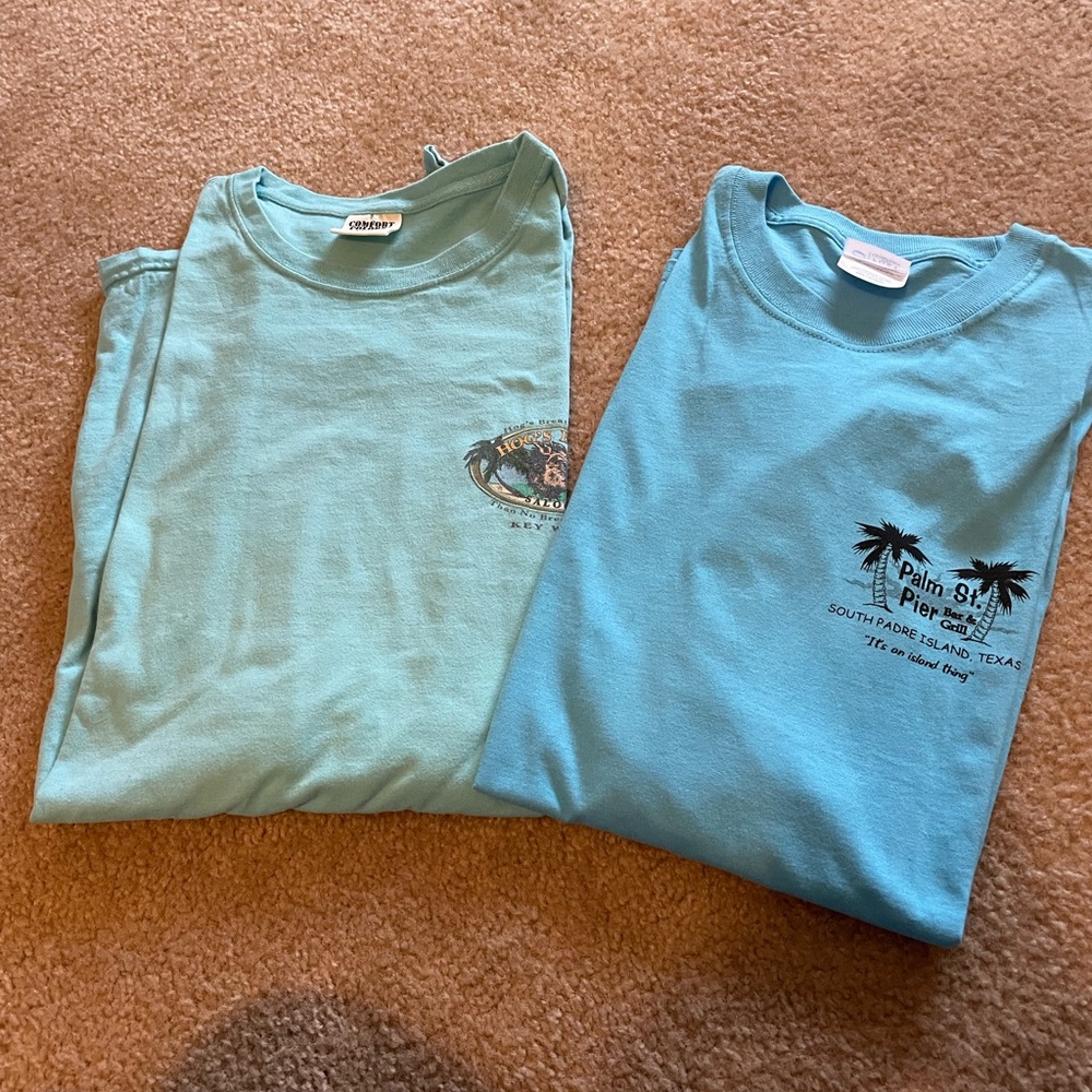 2 Mens XL tshirts